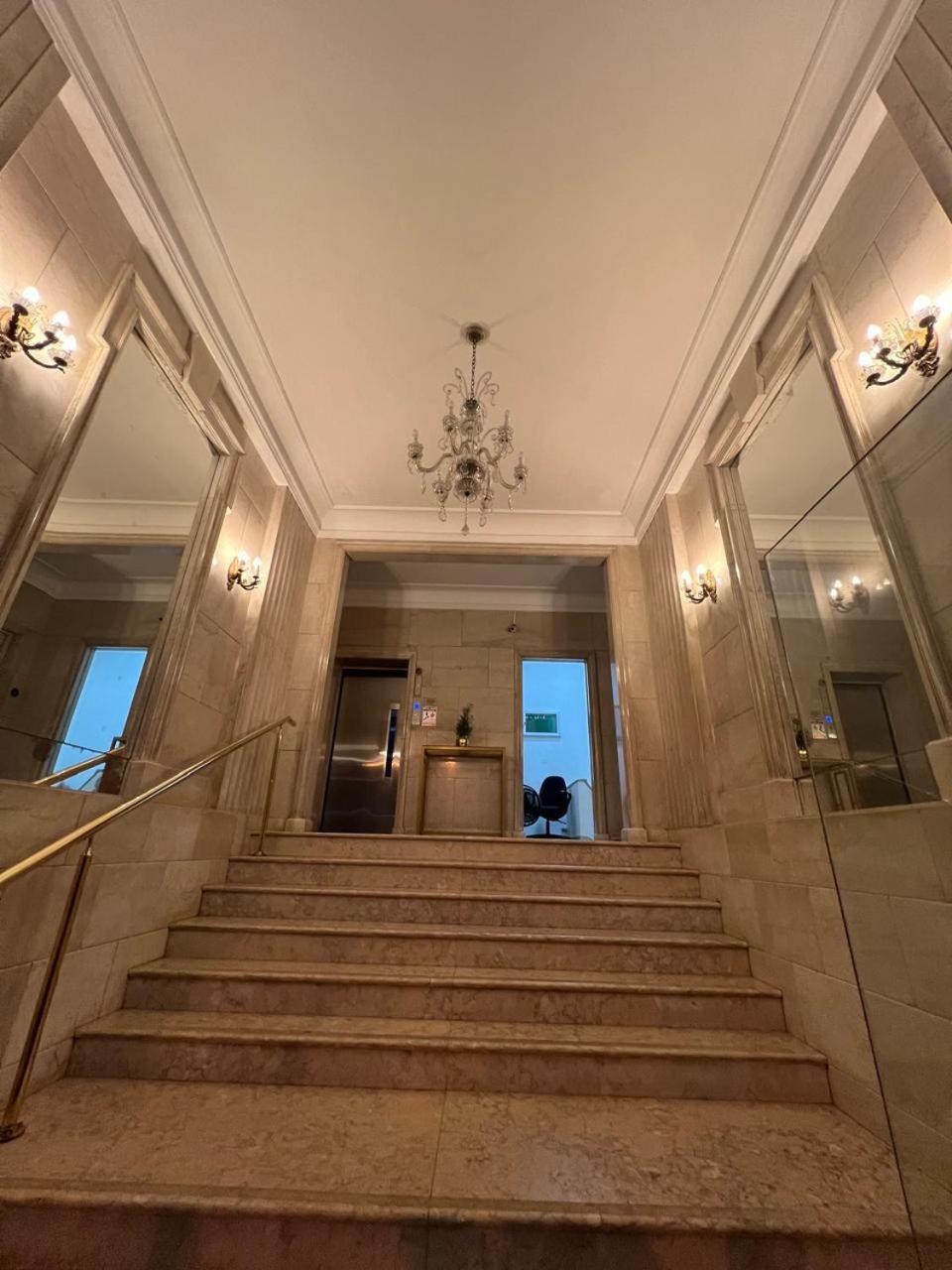 Real 410 Apartemen *